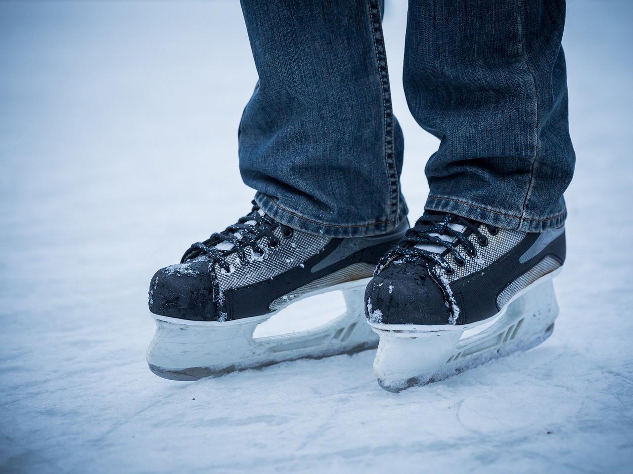 Lodowiska w Krakowie. Gdzie można pojeździć na łyżwach? [LISTA MIEJSC, GODZINY OTWARCIA]