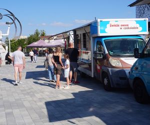 Festiwal Food Trucków w Olsztynie. Pod halą Urania można zjeść dania z kuchni całego świata [ZDJĘCIA]