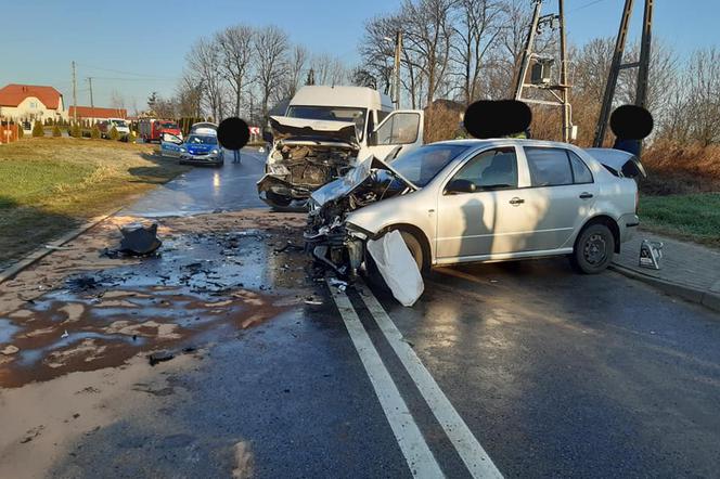 Pechowy poranek na drogach- poszkodowany mężczyzna i młoda kobieta 