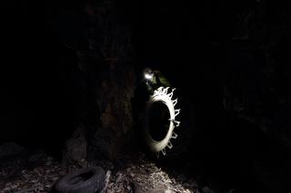 Rakotwórczy AZBEST w jaskini w Sudetach. Wstrząsające ustalenia Patrolu Jaskiniowego
