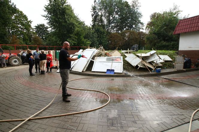 Dramat w szpitalach i przychodniach po powodzi. Zalane budynki, ewakuacja pacjentów. Raport Ministerstwa Zdrowia