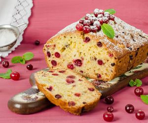 Ciasto pomarańczowe z żurawiną i białą czekoladą. Zachwycający deser na każdą okazję 