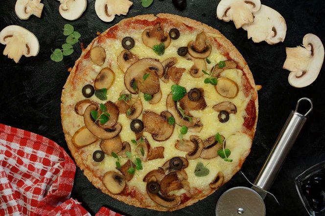 pizza na cieście twarogowym