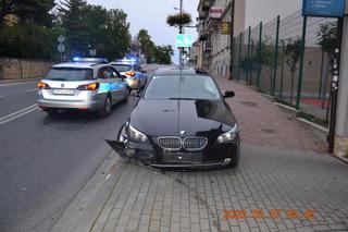 Tarnów. Pijany kierowca ściął słupki na ul. Mickiewicza. Policja odwiedziła go w domu