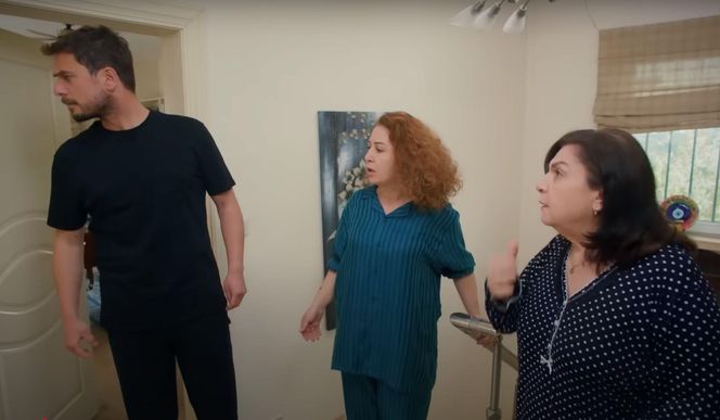 Alper zboczeńcem! Rankiem zakradnie się do sypialni kobiet.