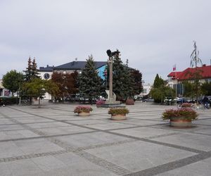 To najbrzydsze rynki w Podlaskiem. Te antywizytówki regionu wybrała AI