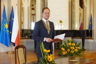 Prezydent Tarnowa udzielił ślubu. Anna i Mariusz powiedzieli sobie „tak” w Sali Lustrzanej