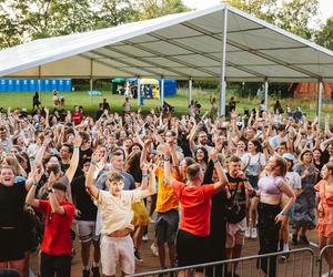 Festiwal Życia w Kokotku trwa. To chrześcijański Woodstock ZDJĘCIA 