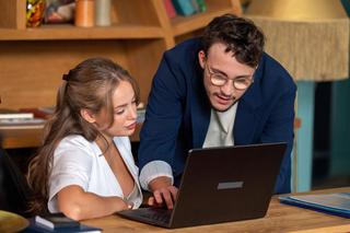 Barwy szczęścia odc. 2953: Oliwka (Wiktoria Gąsiewska), Kajtek (Jakub Dmochowski)