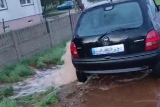 Po pijaku wjechał w hydrant. Trysnęła woda [FILM]