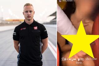 Kierowca F1 OBMACYWAŁ PIERSI kobiety przy koledze. EROTYCZNE sceny w aucie, jest wideo