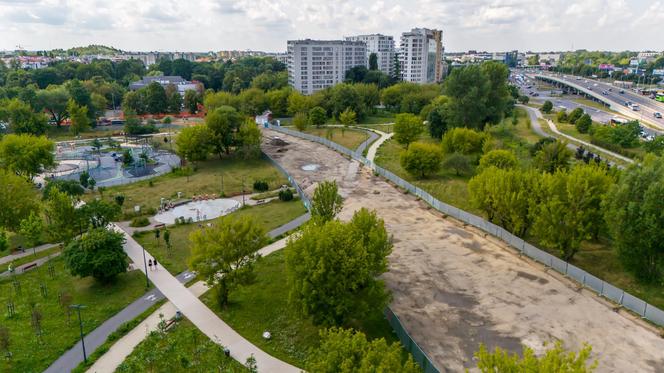 Odkrywkowa budowa tunelu tramwajowego pod parkiem Pięciu Sióstr na Ochocie