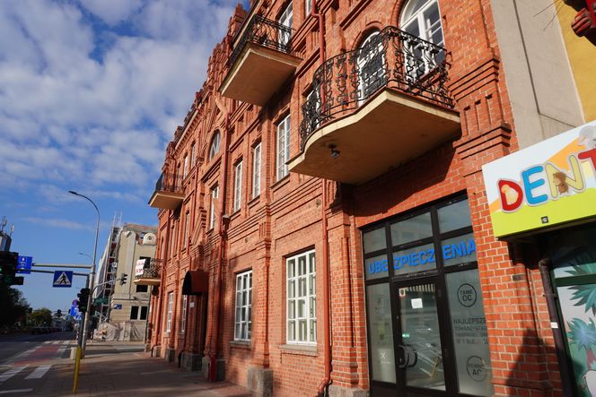 To najpiękniejsza kamienica w Białymstoku. Ceglana fasada z XIX wieku błyszczy do dziś
