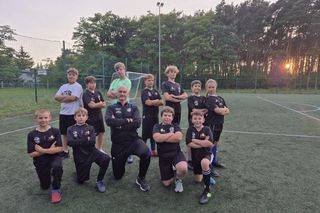 Trwa nabór dzieci i młodzieży do drużyny rugby w Bydgoszczy. Na początku zawodnicy trenują z tarczą z gąbki