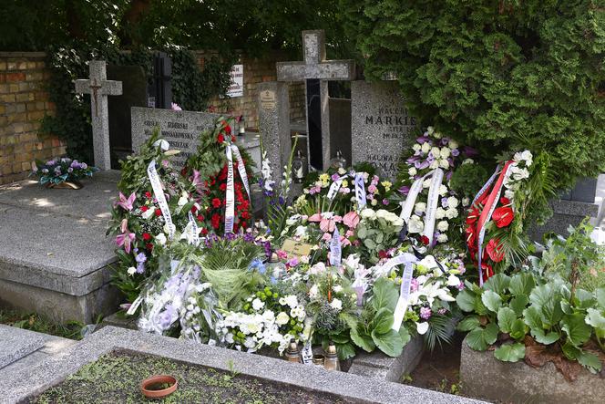Jan Janga Tomaszewski spoczął w grobie rodzinnym na cmentarzu Czerniakowskim 