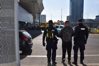 Brutalny rozbój w centrum Warszawy. Mężczyzna pobity i okradziony w toalecie na Dworcu Centralnym