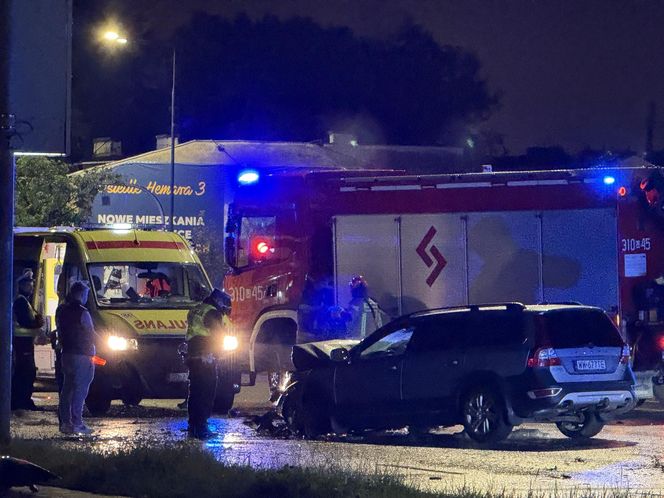  Tragedia na Modlińskiej. Dwie osobówki roztrzaskane. Są ofiary śmiertelne