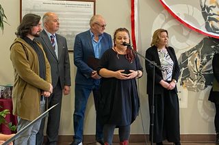 Uczniowie ZSP nr 1 stworzyli mural na ścianach szkoły. Grafika przedstawia patrona placówki