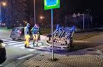 Poważny wypadek na Placu Pokoju Toruńskiego. Auto dachowało