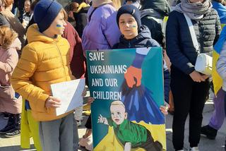 Świecie, pomóż naszym dzieciom. Protest matek z Ukrainy przeszedł przez Warszawę