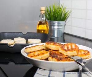 Syrniki - przepis. Jak zrobić tradycyjne rosyjskie placuszki serowe?