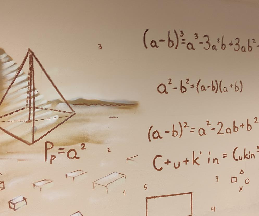 Tak wyglądają ściany w pracowni matematycznej koszalińskiego Ekonoma