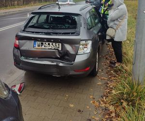 Jeep wjechał w skodę przed pasami, dziecko ucierpiało