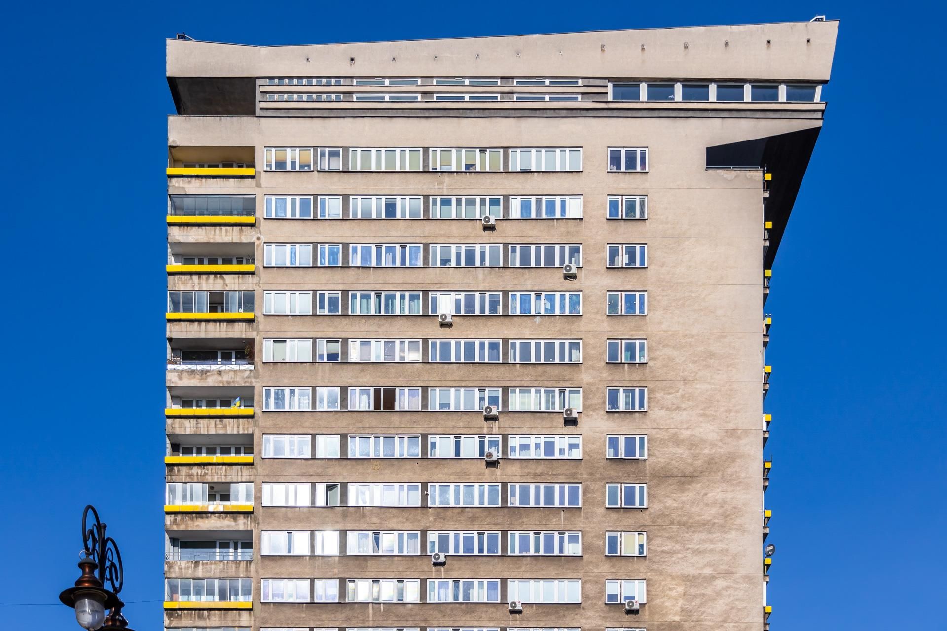 Młotek na Smolnej 8 w Warszawie. Zobacz zdjęcia symbolu luksusowych mieszkań w PRL-u