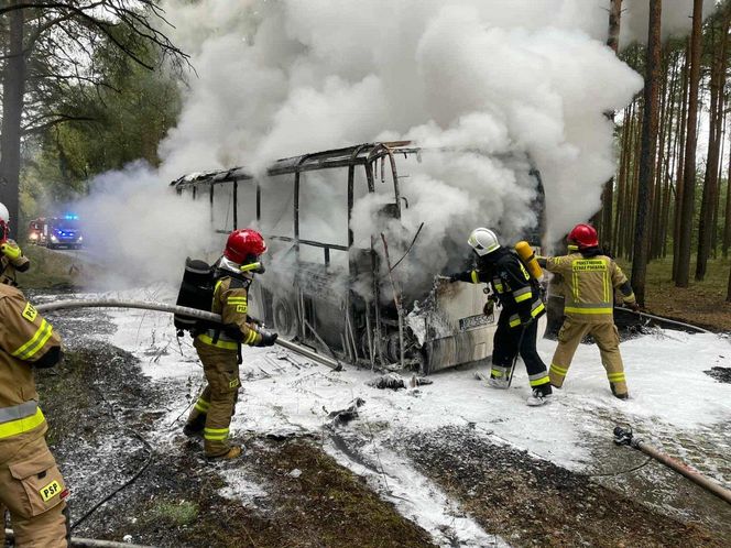 Pożar autobusu w miejscowości Sątopy