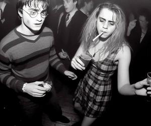 Gruba impreza rave w Hogwarcie. Tak szaleją Harry, Hermiona i Voldemort. Tych zdjęć nie odzobaczysz