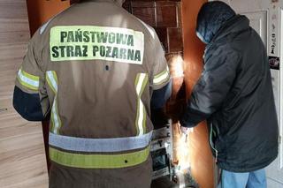 Z okna mieszkania wydobywał się dym. Było o krok od nieszczęścia