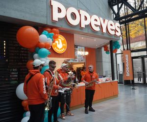 Tłumy na otwarciu Popeyes w Olsztynie. Rekordzista czekał w kolejce ponad 20 godzin