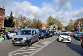 Mistrzowie parkowania przy Cmentarzu Centralnym