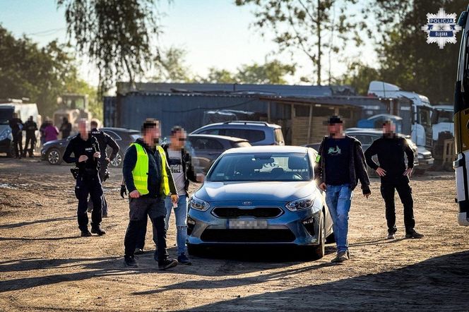 Potężne uderzenie w mafię śmieciową na Śląsku. Zamiast utylizować, zakopywali tony śmieci w Piekarach Śląskich