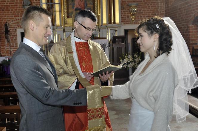 Kadry ze ślubu Kingi i Piotrka w "M jak miłość" 