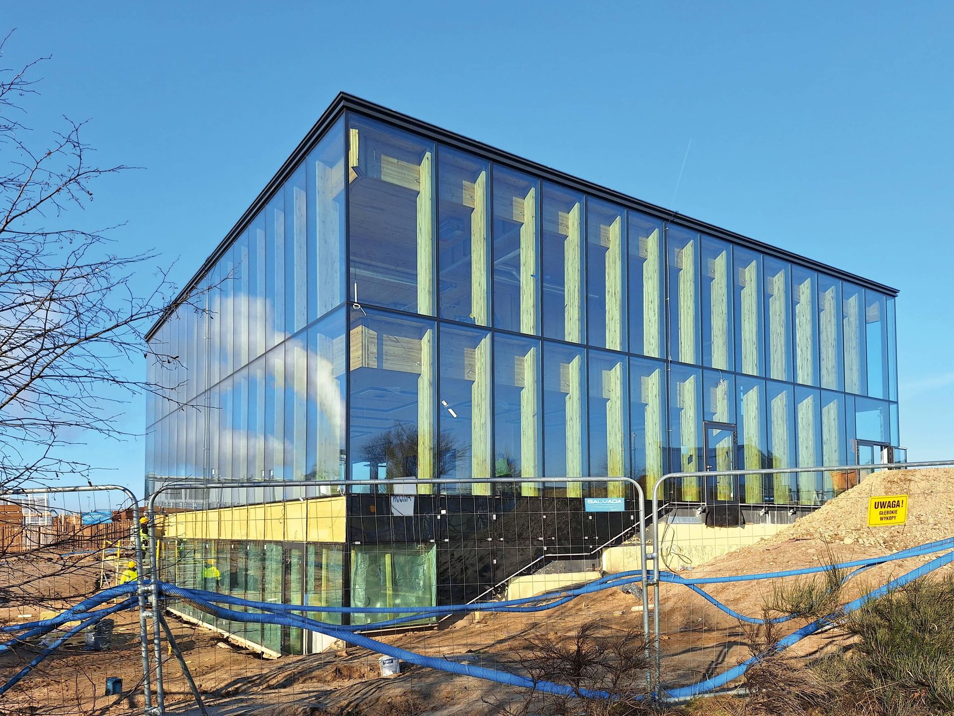 Drewniany biurowiec w Wielu