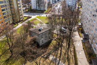 Dom jednorodzinny przy alei Lotników 26 w Warszawie