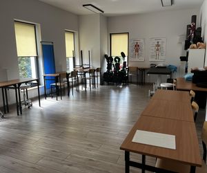 Wakacyjny patrol Eska Summer City w olsztyńskim oddziale Szkoły Policealnej Pascal