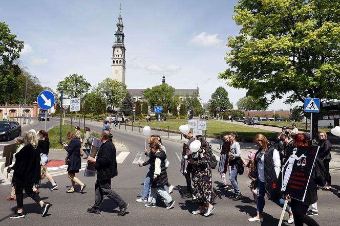 Marsz dla Kamilka w Częstochowie. Uczestnicy przeszli m.in. obok szkoły chłopca