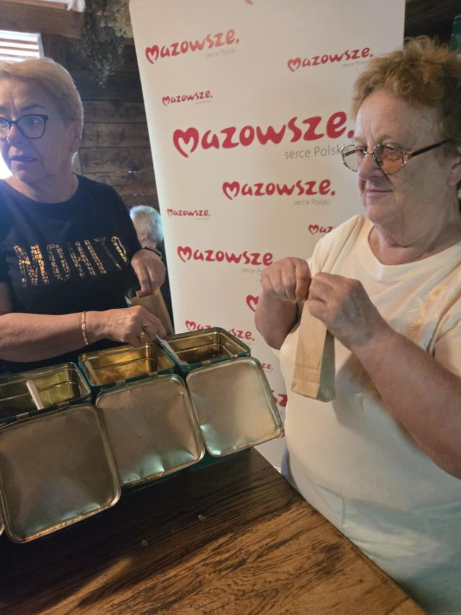 Były opowieści o herbacianych zwyczajach, wspomnienia dawnych spotkań przy stole, a także degustacje różnych gatunków herbat 