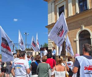 Protest przed siedzibą PKP Cargo w Tarnowskich Górach