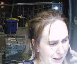 Olsztyn. Kobieta zniszczyła automat biletowy przy ul. 1 Maja. Szuka jej policja [ZDJĘCIA]