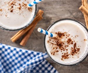 Idealna dla seniorów i na diecie. Maślanka z tą aromatyczną przyprawą to samo zdrowie 