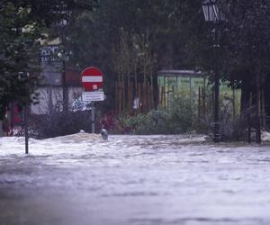 Powódź w powiecie kłodzkim. Jedna osoba utonęła, służby nie mogą dotrzeć do poszkodowanych 