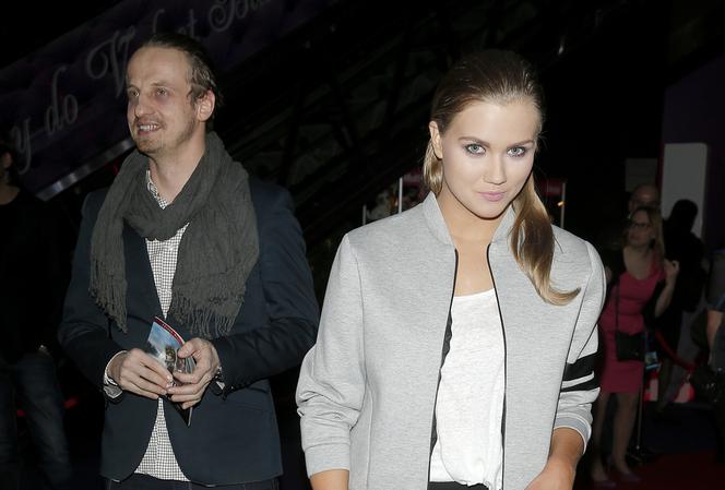 Agnieszka Kaczorowska z mokrą włoszką na premierze Hiszpanki