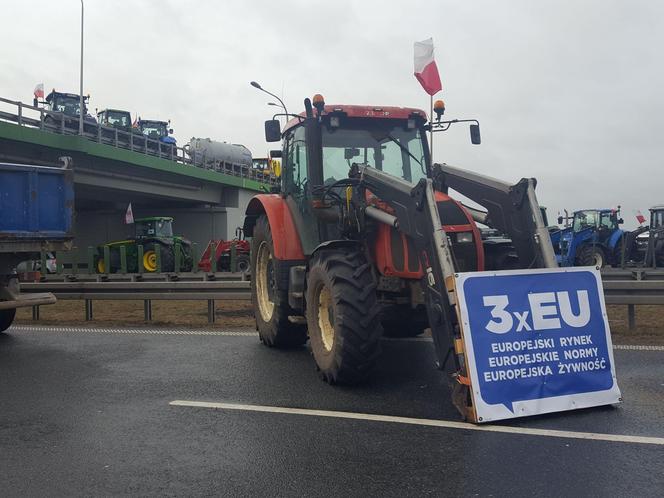 ​Na S5 koło Leszna zaczęła się druga doba rolniczego protestu