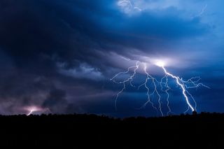 Alert IMGW dla Dolnego Śląska. Nadciągają burze z gradem i porywistym wiatrem