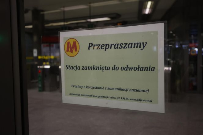 Paraliż w Warszawie po pożarze w metrze.