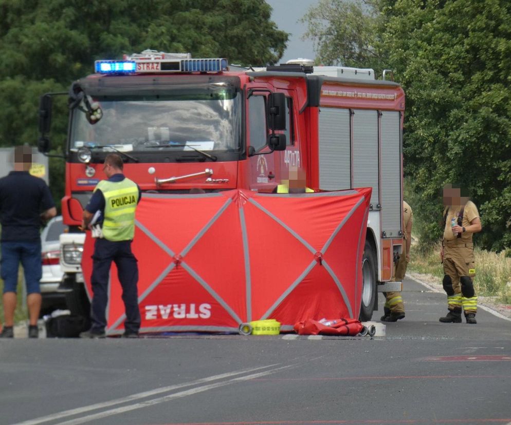 Tragedia na początku wakacji. Rozbite samochody i dachowanie. Kierowca nie miał szans