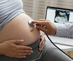 Badania w ciąży są obowiązkowe i darmowe. Oto lista badań, które możesz wykonać na NFZ